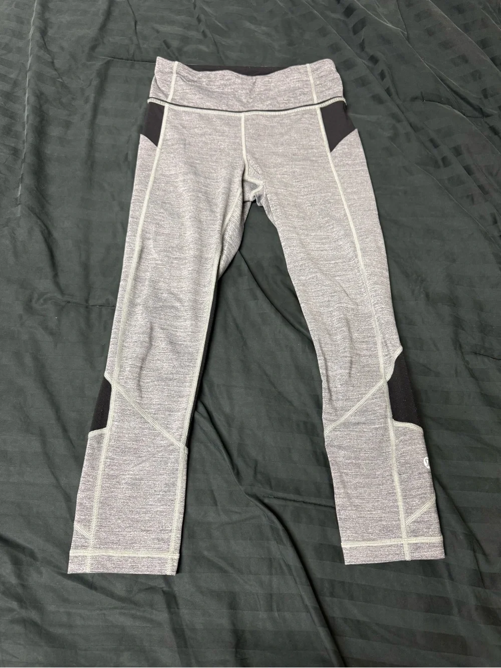 Lululemon Pace Rival Crop 22” Size 4 with three pockets